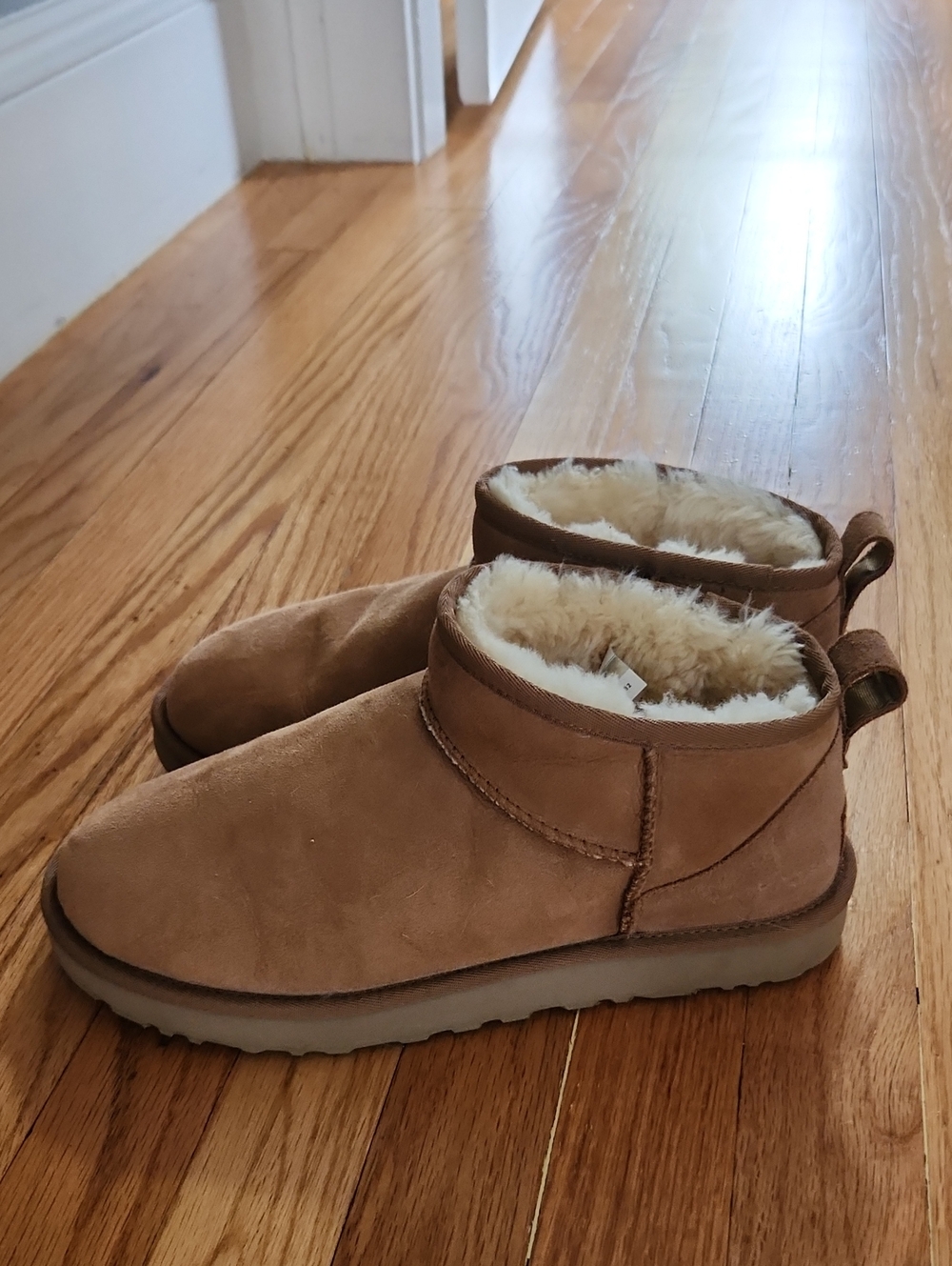 Ugg Classic Ultra Mini Boots Women's Size 10